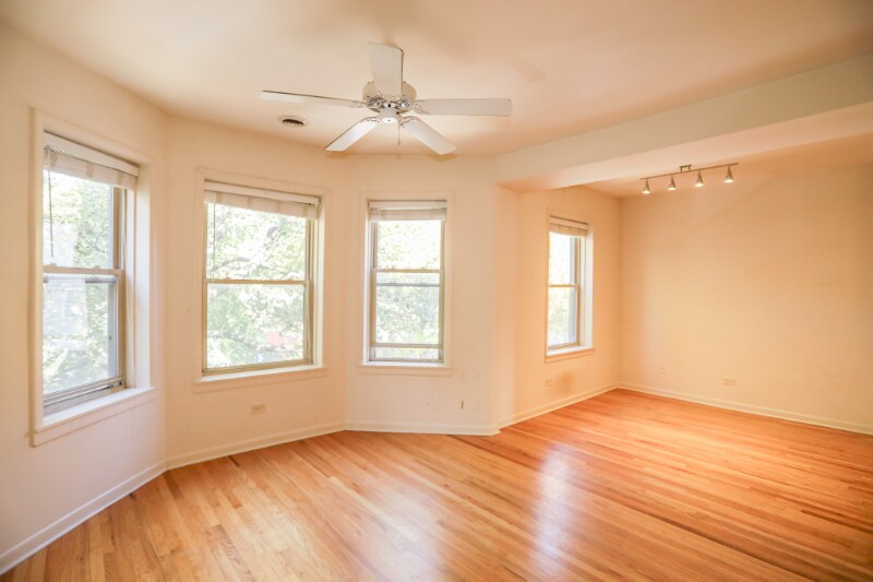 2315 W School Dr in Chicago, IL - Building Photo