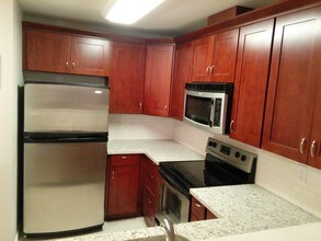 5000 NW Village Park Dr in Issaquah, WA - Foto de edificio - Building Photo