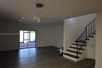 2385 NE 171 St in North Miami Beach, FL - Building Photo - Building Photo
