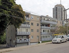Hillview Terrace in Hamilton, ON - Building Photo