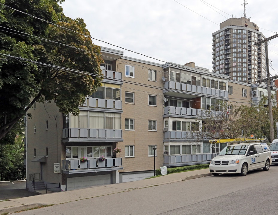 Hillview Terrace in Hamilton, ON - Building Photo
