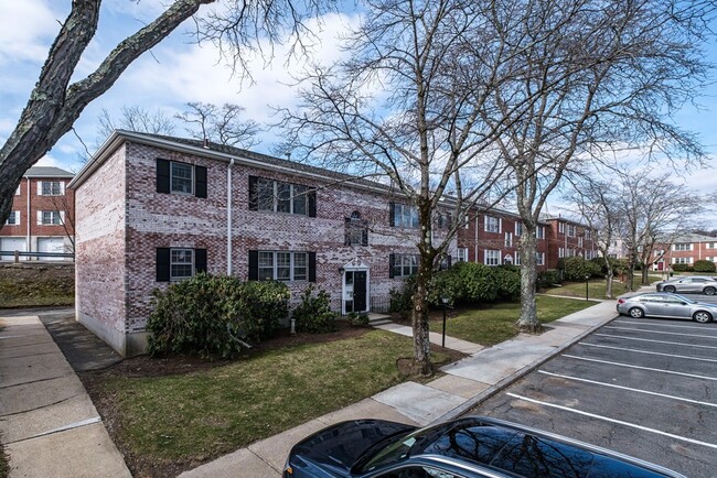 137 Lake Shore Rd, Unit #1