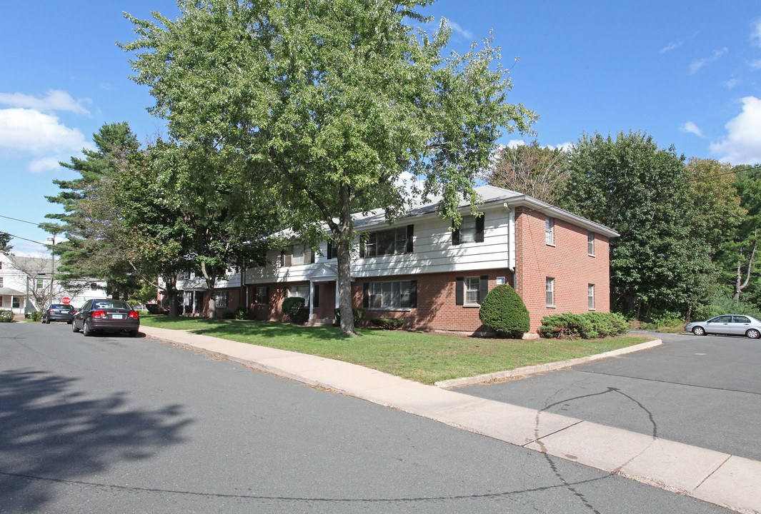 Cooper Hill Apartments in Manchester, CT - Building Photo