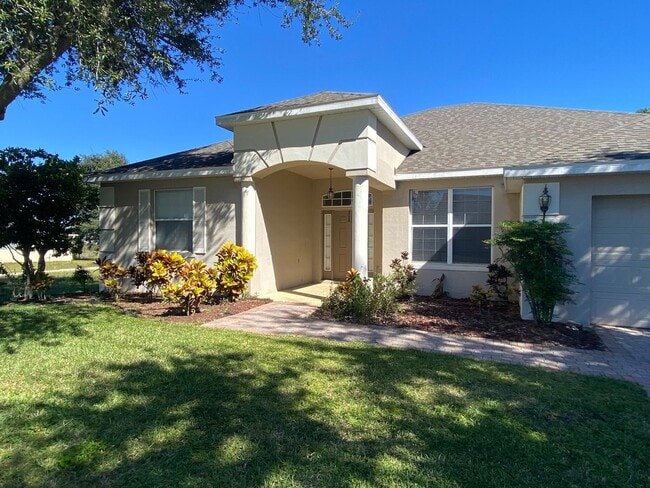 5343 Cape Hatteras Dr in Clermont, FL - Building Photo - Building Photo
