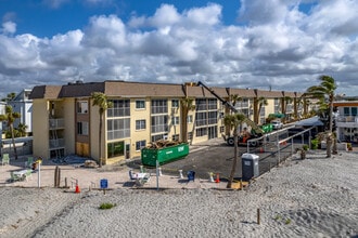 Gulfn Bay in Venice, FL - Building Photo - Building Photo