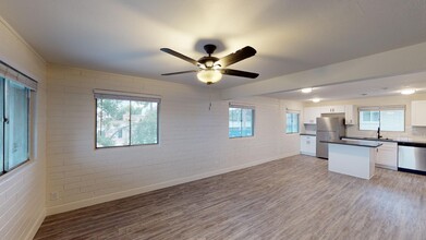 Royal Palms Apartments in Scottsdale, AZ - Building Photo - Building Photo