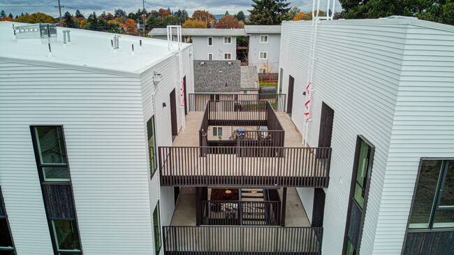 Willard Apartments in Portland, OR - Building Photo - Building Photo