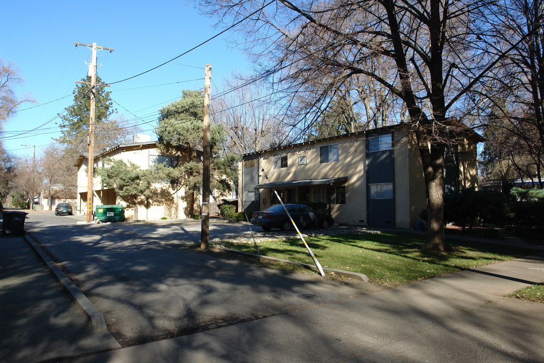 180 E 1st Ave in Chico, CA - Building Photo