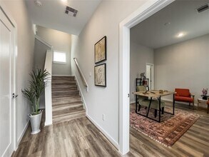 5815 Fairdale Ln in Houston, TX - Building Photo - Building Photo