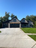 7277 Yellowstone Dr in Hudsonville, MI - Building Photo