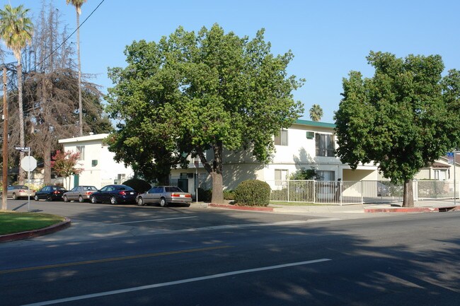 14109 Hatteras St in Van Nuys, CA - Building Photo - Building Photo