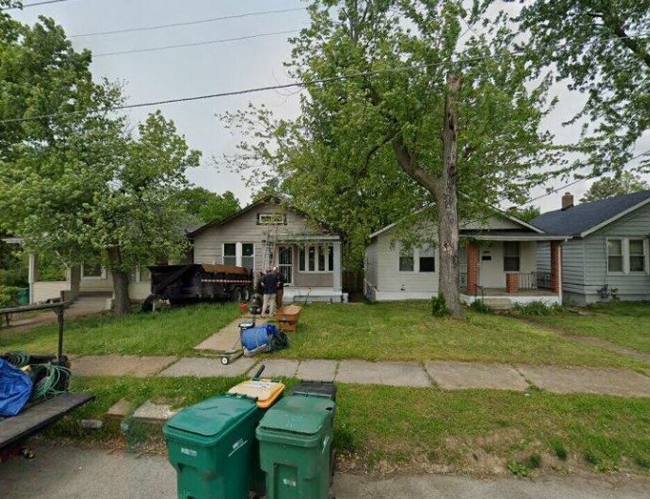 1243 Sutter Ave in St. Louis, MO - Foto de edificio