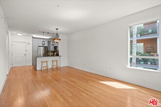 100 S Alameda St in Los Angeles, CA - Building Photo - Building Photo