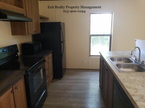 128 Pelham Rd in Woodbury, TN - Foto de edificio - Building Photo