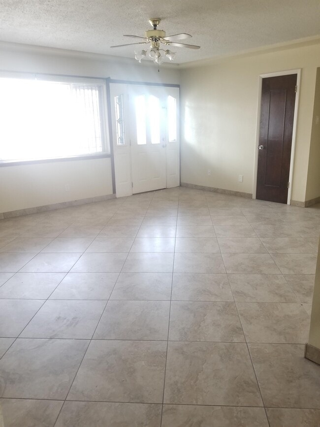 3944 Camino Del Valle SW in Albuquerque, NM - Building Photo - Building Photo