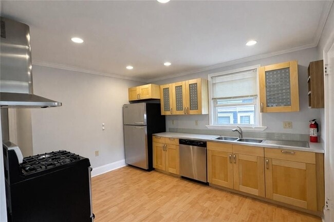 739 Rock St in Fall River, MA - Building Photo - Building Photo