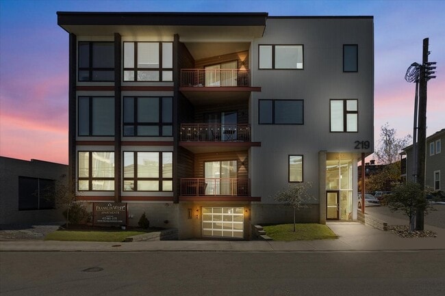 Franklin West Apartments, Leasing Office in Pittsburgh, PA - Building Photo - Building Photo