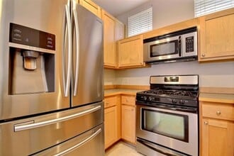 542 241st Ln SE in Sammamish, WA - Building Photo - Building Photo