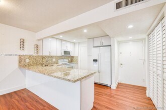 9001 SW 77th Ave in Miami, FL - Building Photo - Building Photo