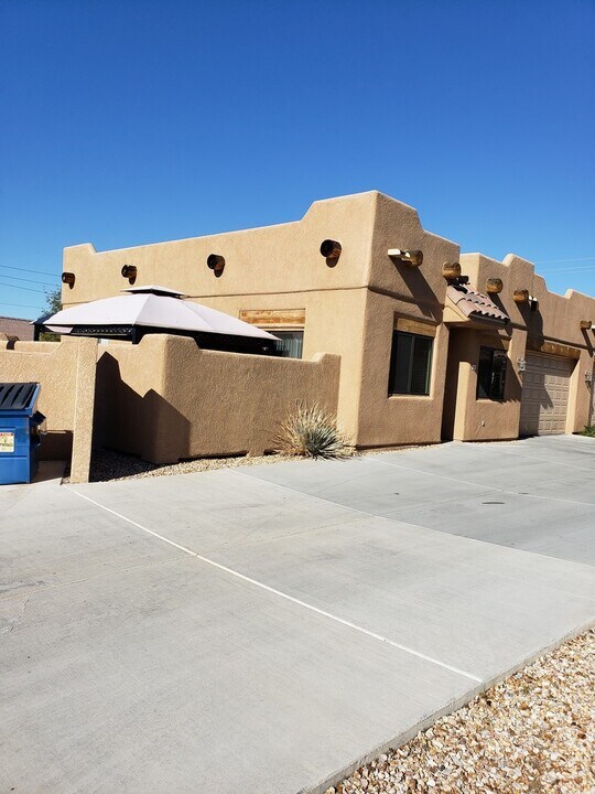 1695 Magnolia Dr in Lake Havasu City, AZ - Building Photo