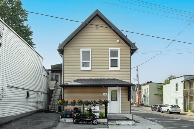 240 Marier Ave in Ottawa, ON - Building Photo - Building Photo