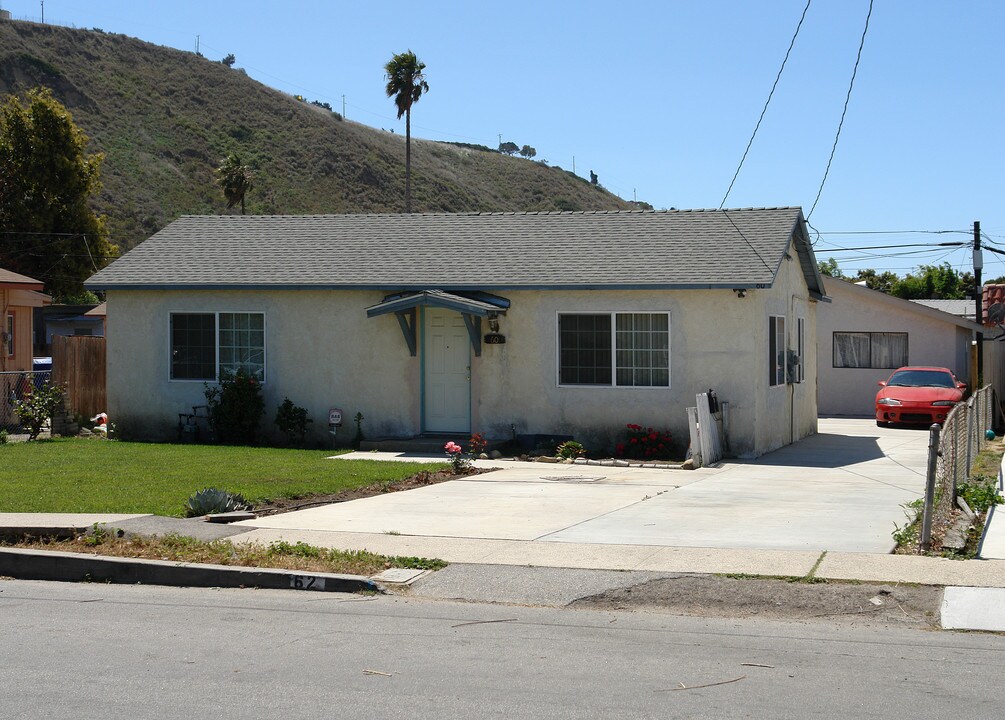 60-62 E Warner St in Ventura, CA - Building Photo