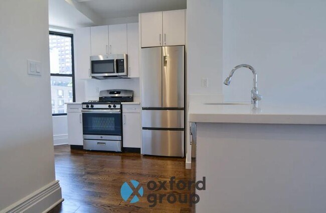 22 W 68th St in New York, NY - Building Photo - Building Photo
