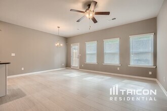 4954 Lower Elm St in Atlanta, GA - Building Photo - Building Photo