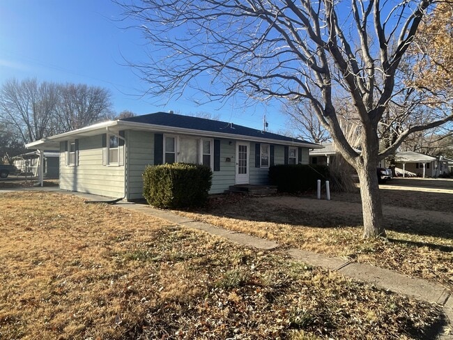 2401 Brockman St in Manhattan, KS - Building Photo - Building Photo