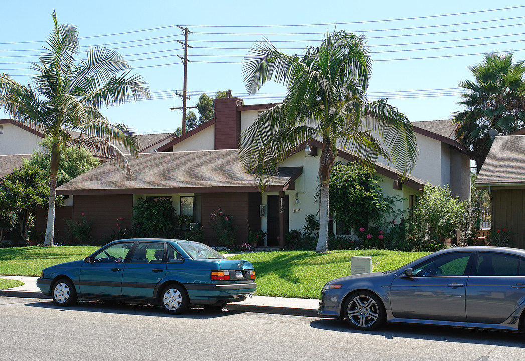 23232 Saguaro St in Lake Forest, CA - Foto de edificio