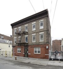 165 Waverly St in Yonkers, NY - Building Photo - Building Photo