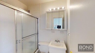 201 W 14th St in New York, NY - Building Photo - Building Photo