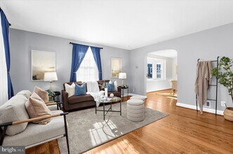 312 Small Ct in Catonsville, MD - Foto de edificio - Building Photo