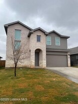 613 E 14th St in Wolfforth, TX - Building Photo