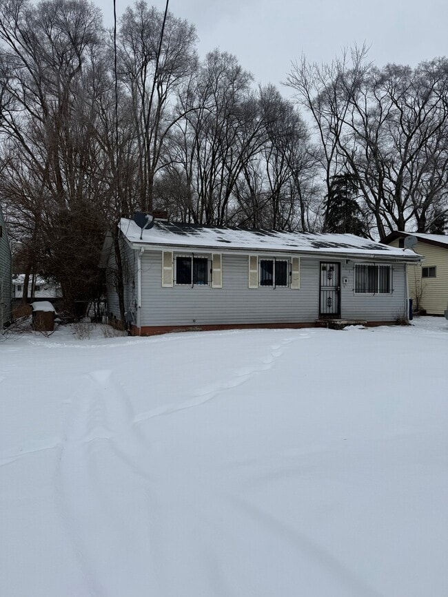 622 W York Ave in Flint, MI - Foto de edificio - Building Photo