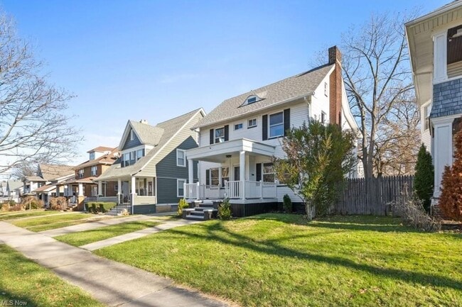 1643 Lincoln Ave in Lakewood, OH - Foto de edificio - Building Photo