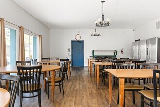 832 Hilgard Ave in Los Angeles, CA - Building Photo - Building Photo