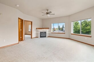 15325 NW Central Dr in Portland, OR - Building Photo - Building Photo