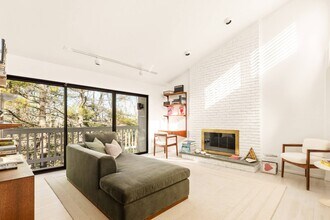 479 Hands Creek Rd in East Hampton, NY - Building Photo - Building Photo