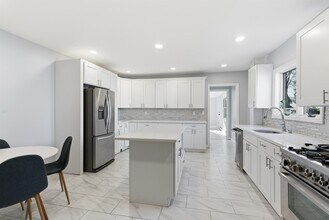 336 W Palisade Ave in Englewood, NJ - Foto de edificio - Building Photo