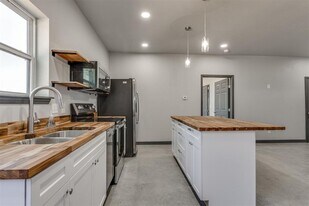 12571 US-77 in Lexington, OK - Building Photo