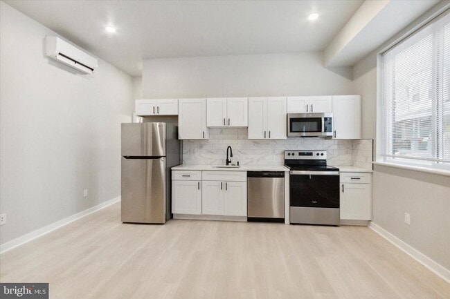 316 S 52nd St-Unit -2 in Philadelphia, PA - Foto de edificio - Building Photo