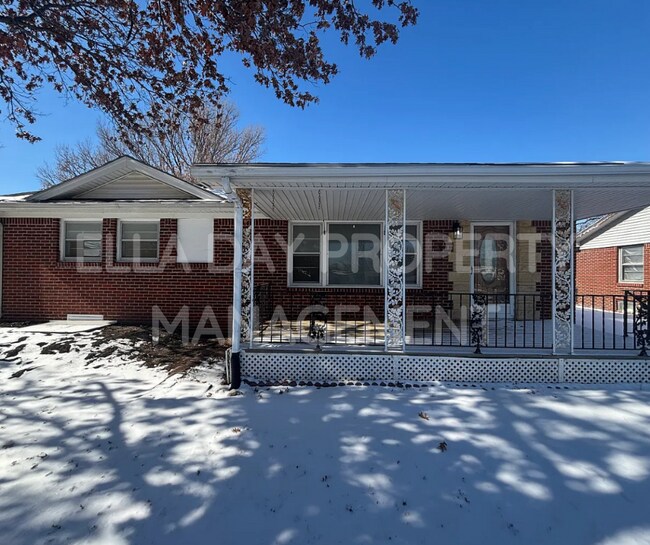 property at 3033 S Glenn Ave