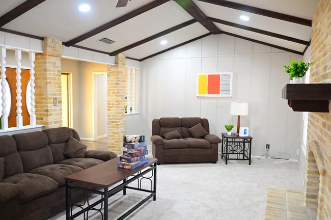 611 Balboa Dr in Universal City, TX - Building Photo - Building Photo