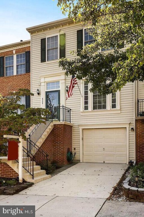 6704 Debra Lu Way in Springfield, VA - Building Photo
