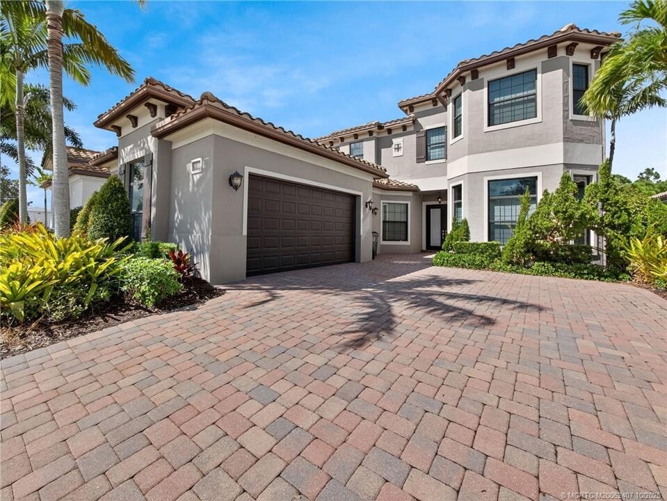 259 Calmo Cir in Port St. Lucie, FL - Building Photo