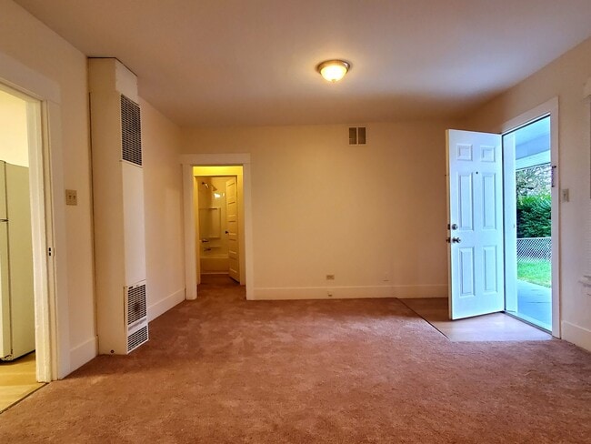 6437 S Puget Sound Ave in Tacoma, WA - Foto de edificio - Building Photo