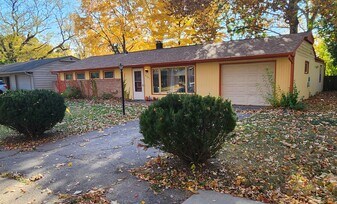 4705 Highcrest Rd in Rockford, IL - Building Photo