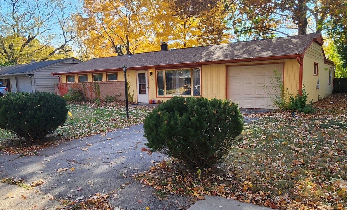 4705 Highcrest Rd in Rockford, IL - Building Photo