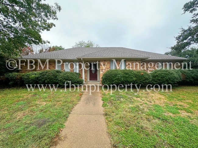 property at 1604 Yorkstown Dr